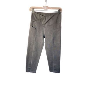 Earth Yoga Woman’s Stretch Grey Side Pocket Capri Leggings Size 8